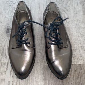 Gunmetal pointy oxfords